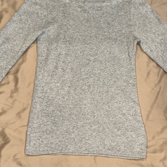 EXPRESS Grey MidSleeve Top✨ - Picture 4 of 4